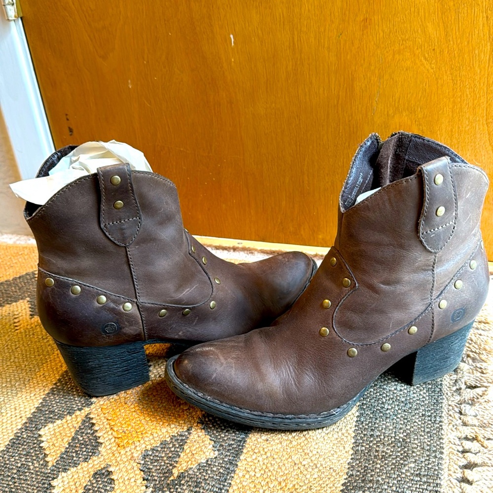 Born Perez Ankle Boot Brown Leather Western Style Studded Women Size 9